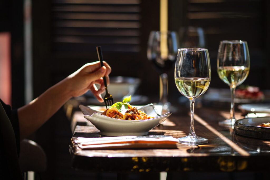 A Food Lover’s Guide to Chesapeake Manor: Where to Eat & Savor Flavor in Norfolk’s Hidden Gem